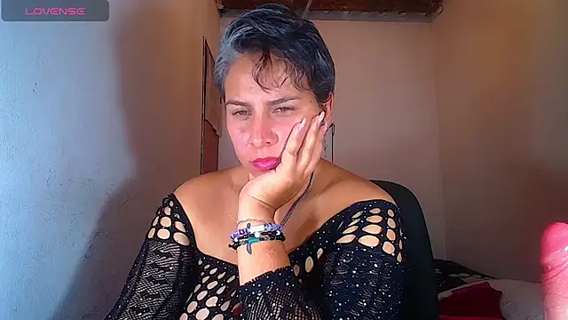 Chatroom XXX en direct de Yessi_rousse