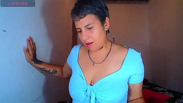 Chat +18 de Yessi_rousse ao vivo