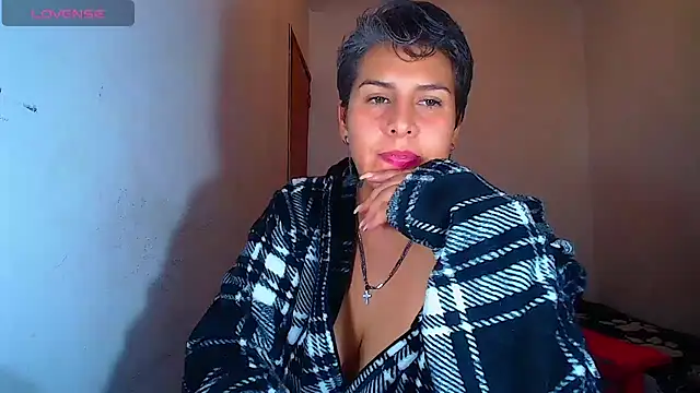 Czat XXX na żywo – Yessi_rousse
