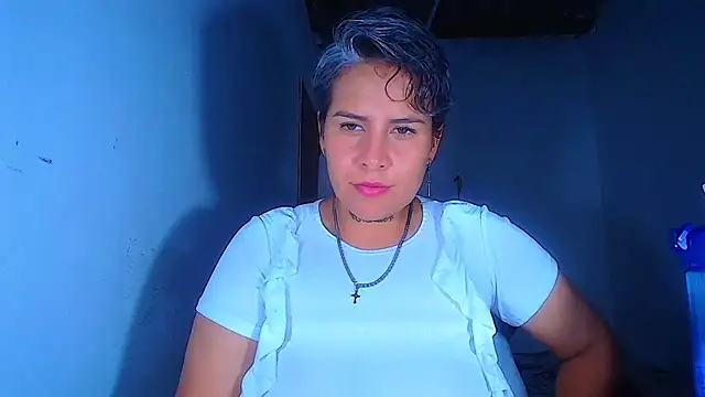 Chatroom XXX en direct de Yessi_rousse
