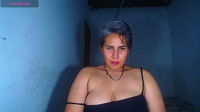 Chatroom XXX en direct de Yessi_rousse