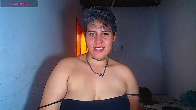 Yessi_rousse Chat XXX in diretta
