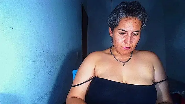 Czat XXX na żywo – Yessi_rousse