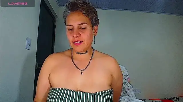 Chat XXX en directo de Yessi_rousse