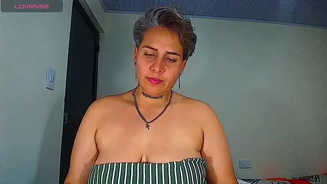 Czat XXX na żywo – Yessi_rousse
