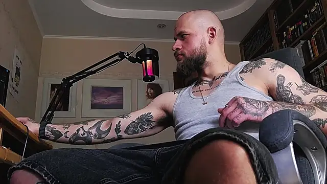 Show modela FindomJason na web-kameri