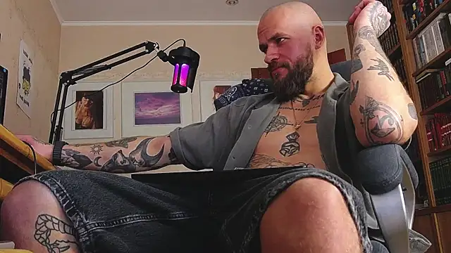 padr3jason: διαδικτυακό σόου στην κάμερα