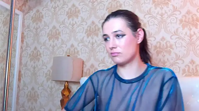צ'אט XXX בשידור חי של JuliaHunts