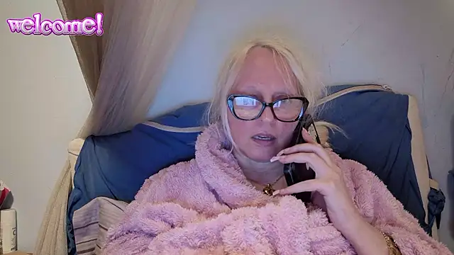 martachatte webkamerás műsora