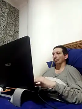 Pacobakan042: διαδικτυακό σόου στην κάμερα