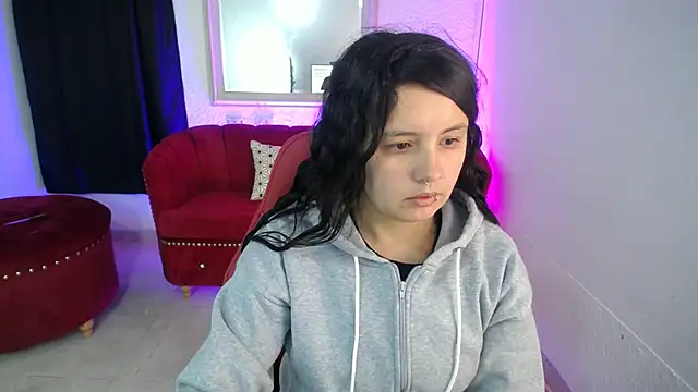 nathaly_low1 Adlı Modelin Canlı XXX Sohbeti