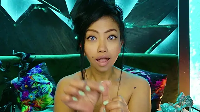 ElyaQuinn's Webcam Show