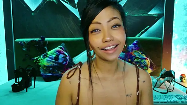 XXX chat uživo modela ElyaQuinn