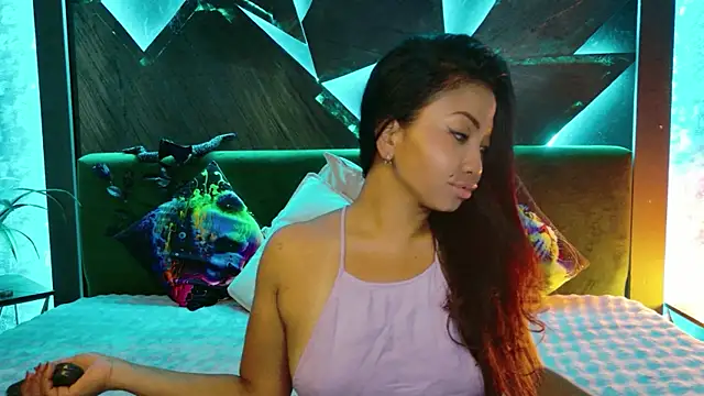 ElyaQuinn Show in webcam