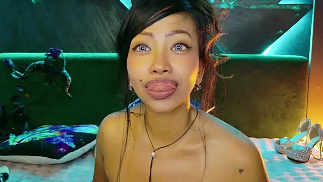 ElyaQuinn's Webcam Show