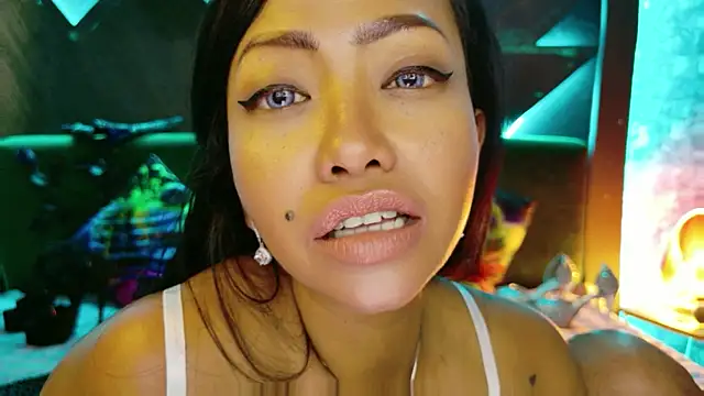 ElyaQuinn Pertunjukan Webcam