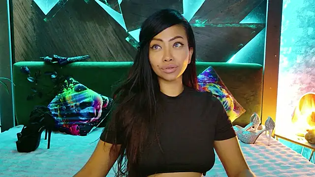 Chat XXX en directo de ElyaQuinn