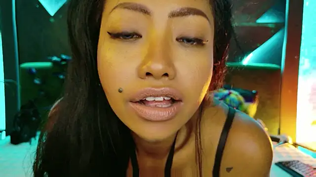 ElyaQuinn's Webcam Show