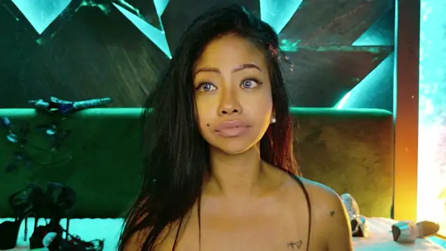ElyaQuinn's Webcam Show