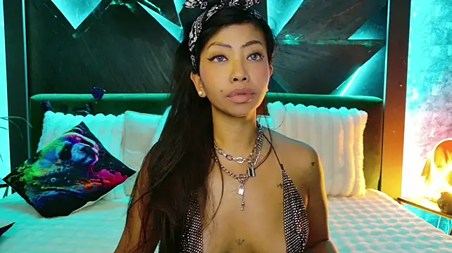 ElyaQuinn Show in webcam
