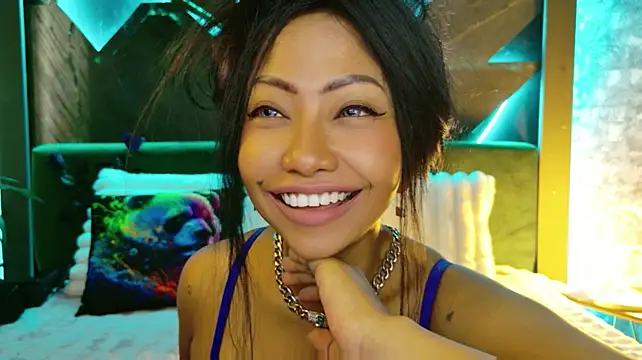 ElyaQuinn Chat XXX in diretta