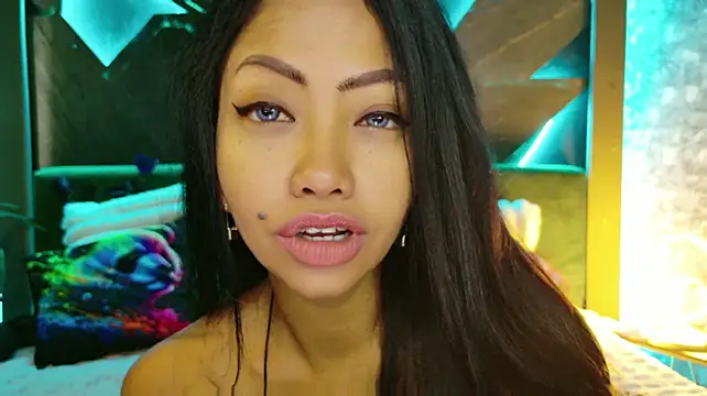 ElyaQuinn's Webcam Show