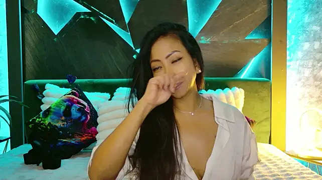 ElyaQuinn Chat XXX in diretta