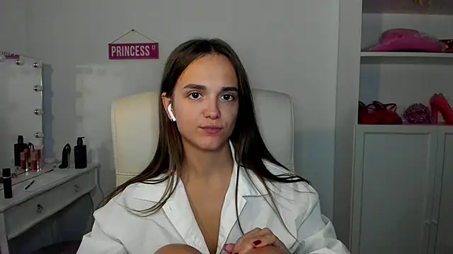 dirtyxEmily Adlı Modelin Canlı XXX Sohbeti