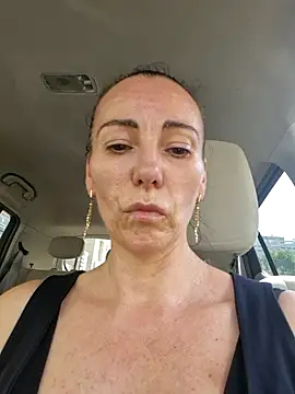 צ'אט XXX בשידור ח י של milflovelyxxx