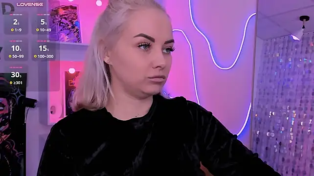 StephanieSweety Show in webcam