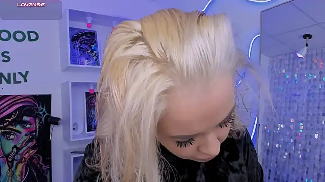 StephanieSweetyn Webbikameraesitys