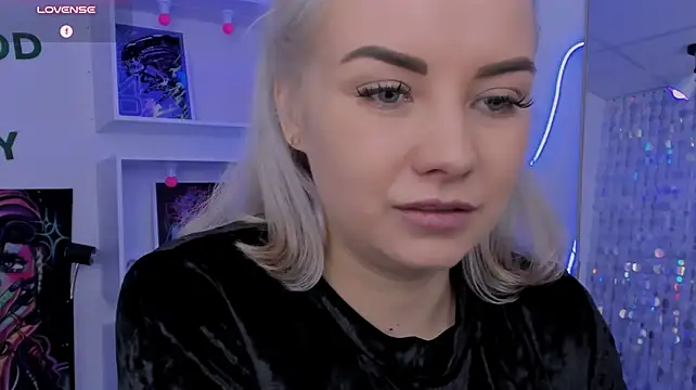 StephanieSweety Show in webcam