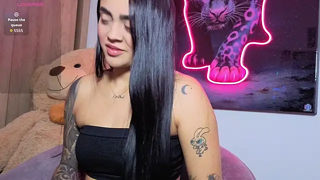 دردشة SofiaInk الجنسية المباشرة