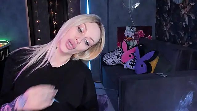 XXX chat uživo modela Blckmirrorr