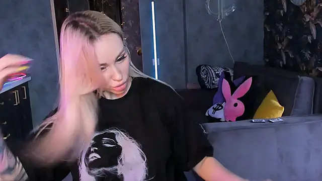 XXX chat uživo modela Blckmirrorr