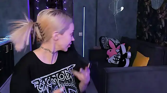 Blckmirrorr's Live XXX Chat