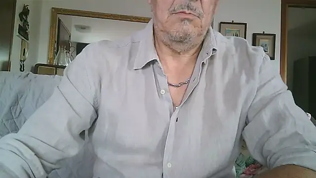 gyodybis Show in webcam