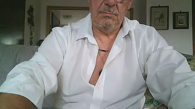 Show modela gyodybis na web-kameri