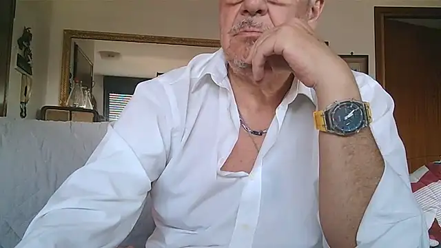 gyodybis: διαδικτυακό σόου στην κάμερα