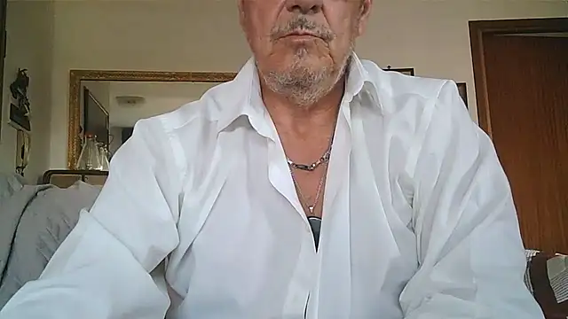 gyodybis: διαδικτυακό σόου στην κάμερα
