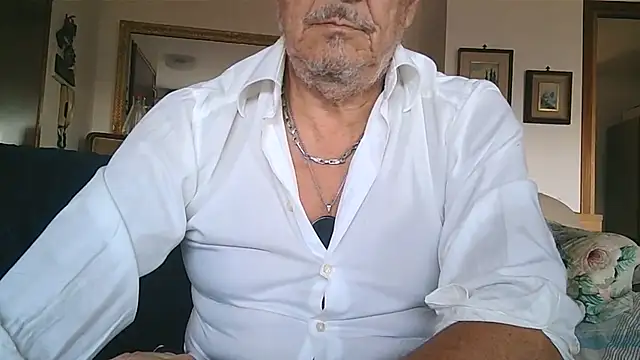 gyodybis Show in webcam