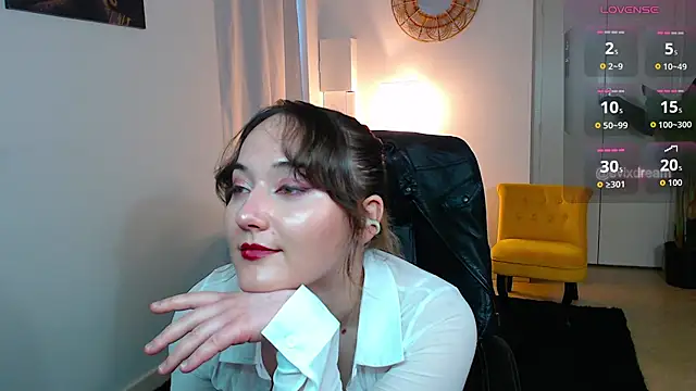 Crystal-dreamt Show in webcam