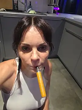 JuneLaFrenchie – Kamerová šou