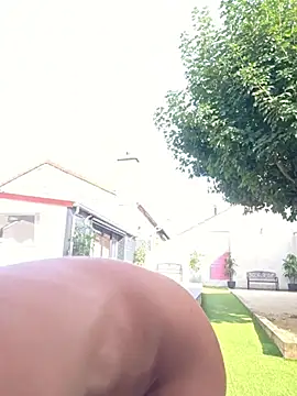 JuneLaFrenchien Webbikameraesitys