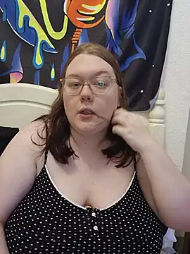 Sexycurvyemilyy Show in webcam