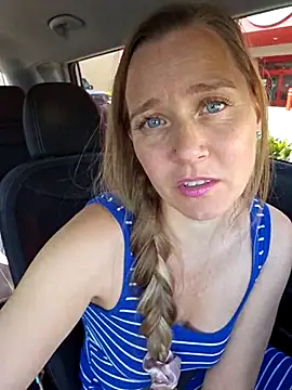 Skyellar: διαδικτυακό σόου στην κάμερα