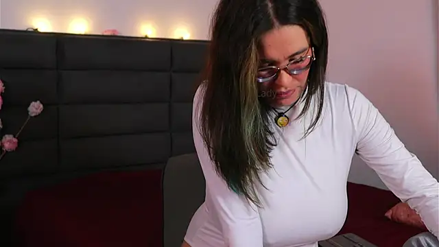 kathieandpovcock1 Live XXX-chat
