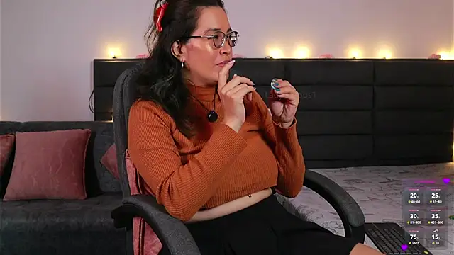 kathieandpovcock1's Live XXX Chat
