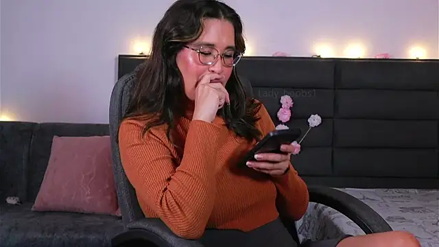 kathieandpovcock1 Live XXX-chat