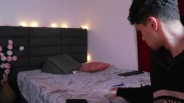 kathieandpovcock1 Live XXX-Chat